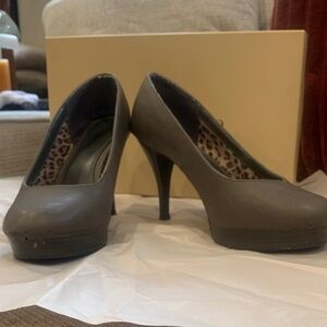 Kenneth Cole Reaction Gray Heels with platform